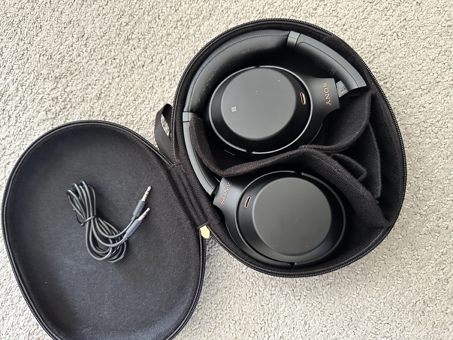 Sony WH-1000XM3 Wireless Noise-Cancelling Headphones with Case
