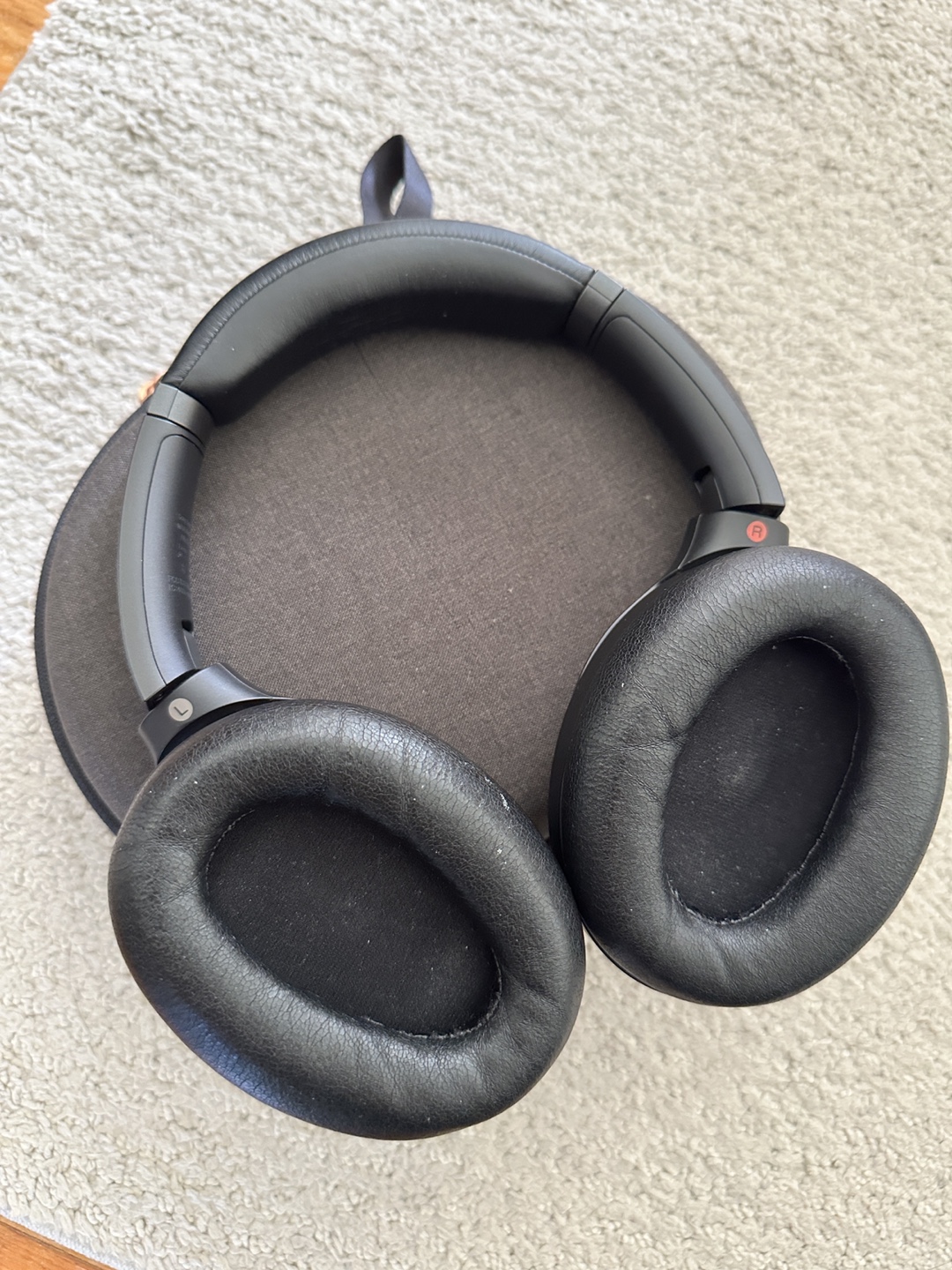 Sony WH-1000XM3 Wireless Noise-Cancelling Headphones with Case - photo 3