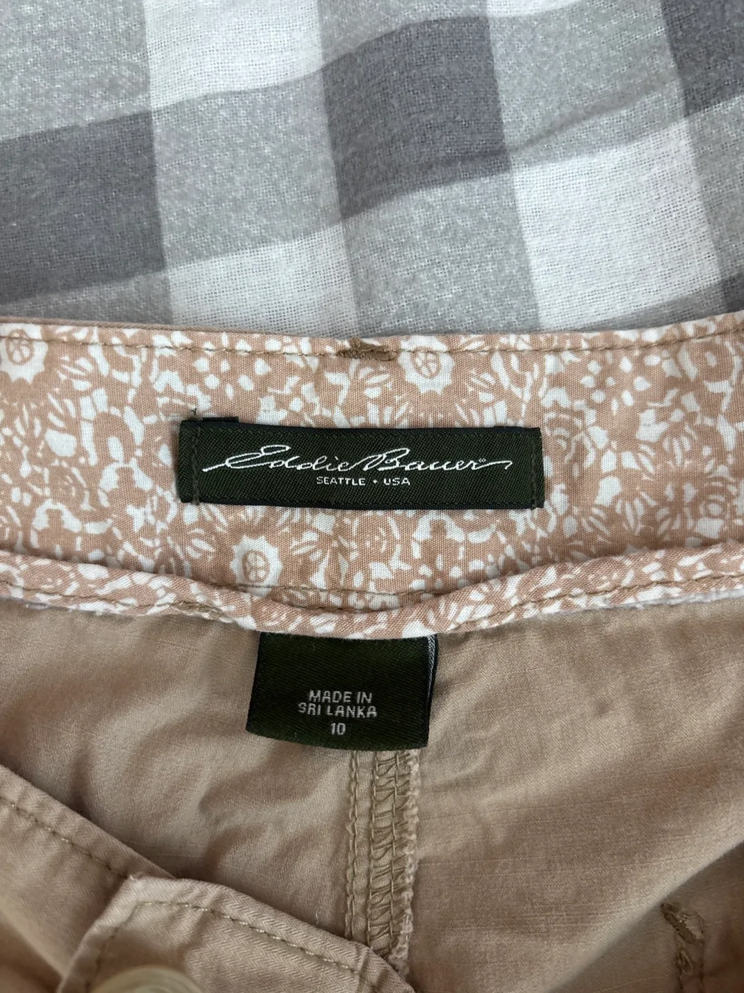 Eddie Bauer Khaki Shorts Size 10 image indicator(2)