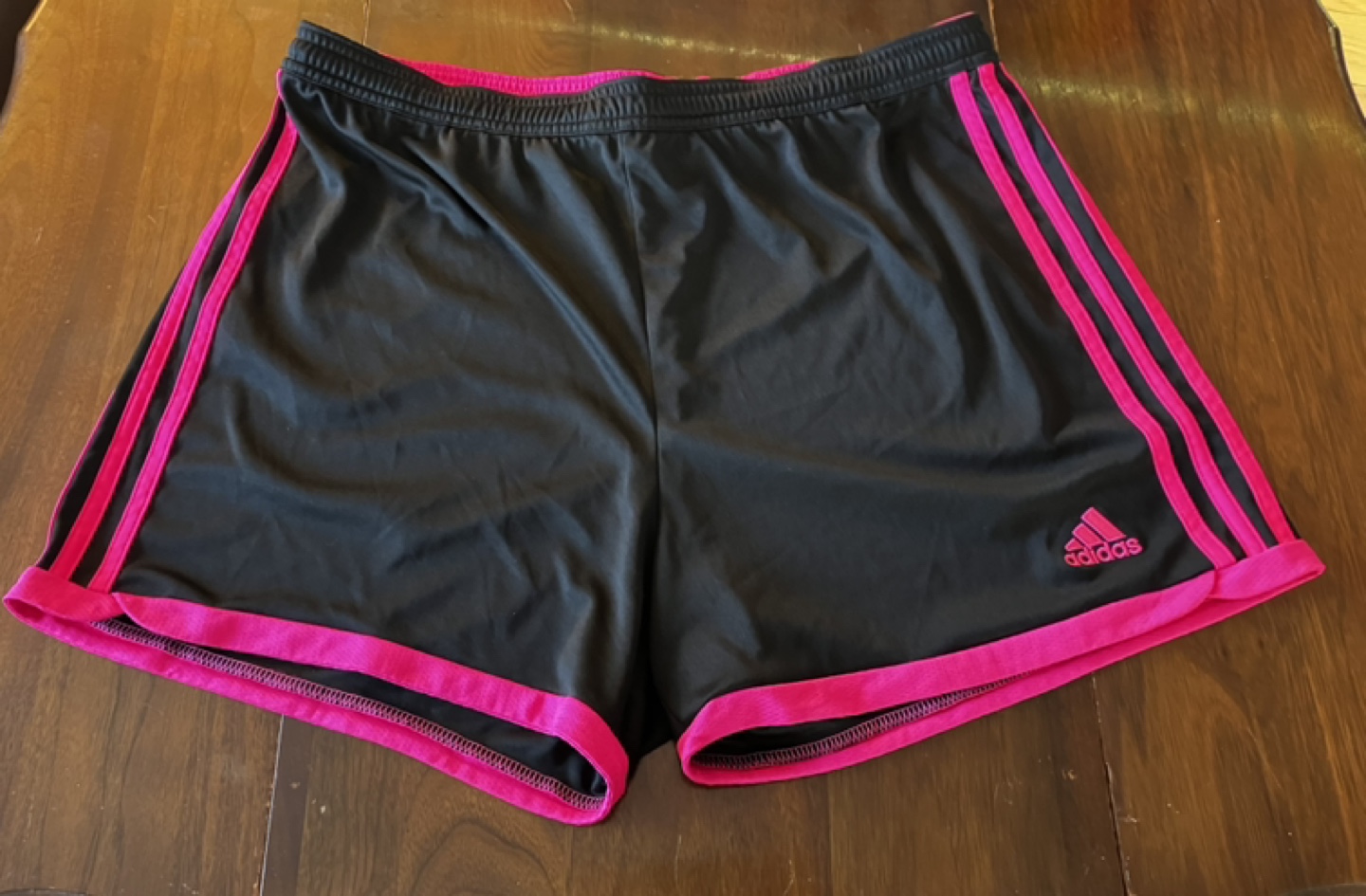 EUC Adidas Black & Pink shorts size L💚 - photo 2