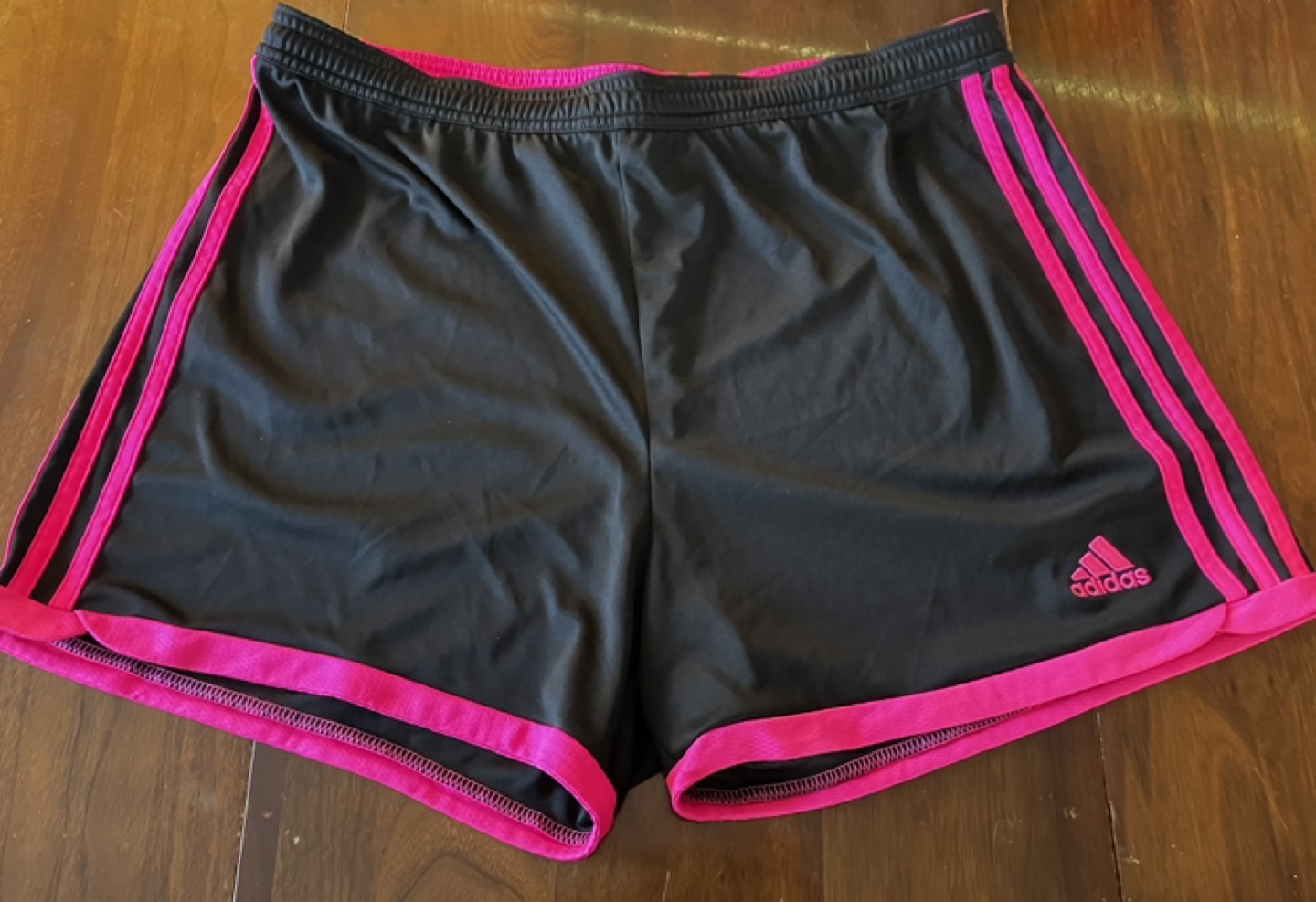 EUC Adidas Black & Pink shorts size L💚