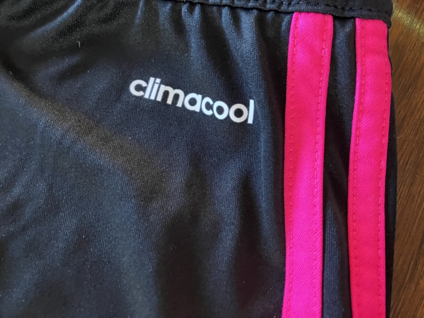 EUC Adidas Black & Pink shorts size L💚 - photo 4