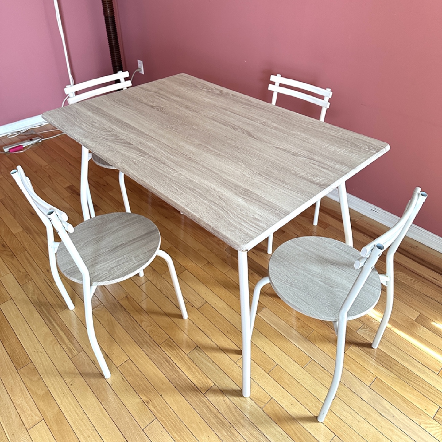 Beautiful Modern Style White Dining Table Set (CAN DELIVER)