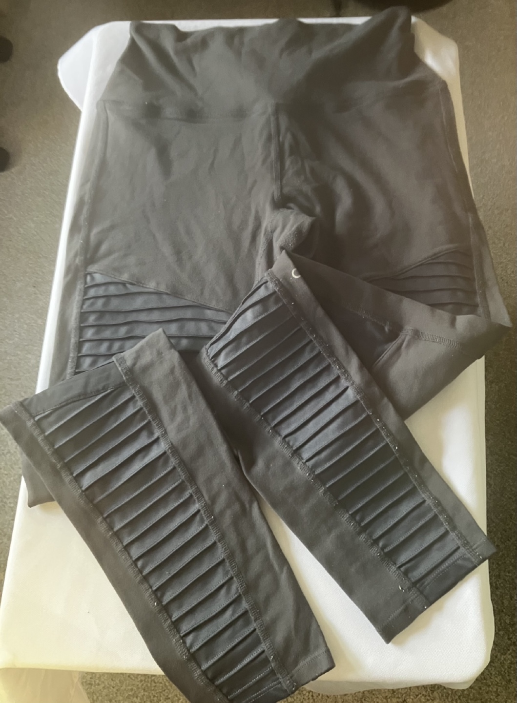 Dark Grey alo Pull-on Leggings Size M/L💚