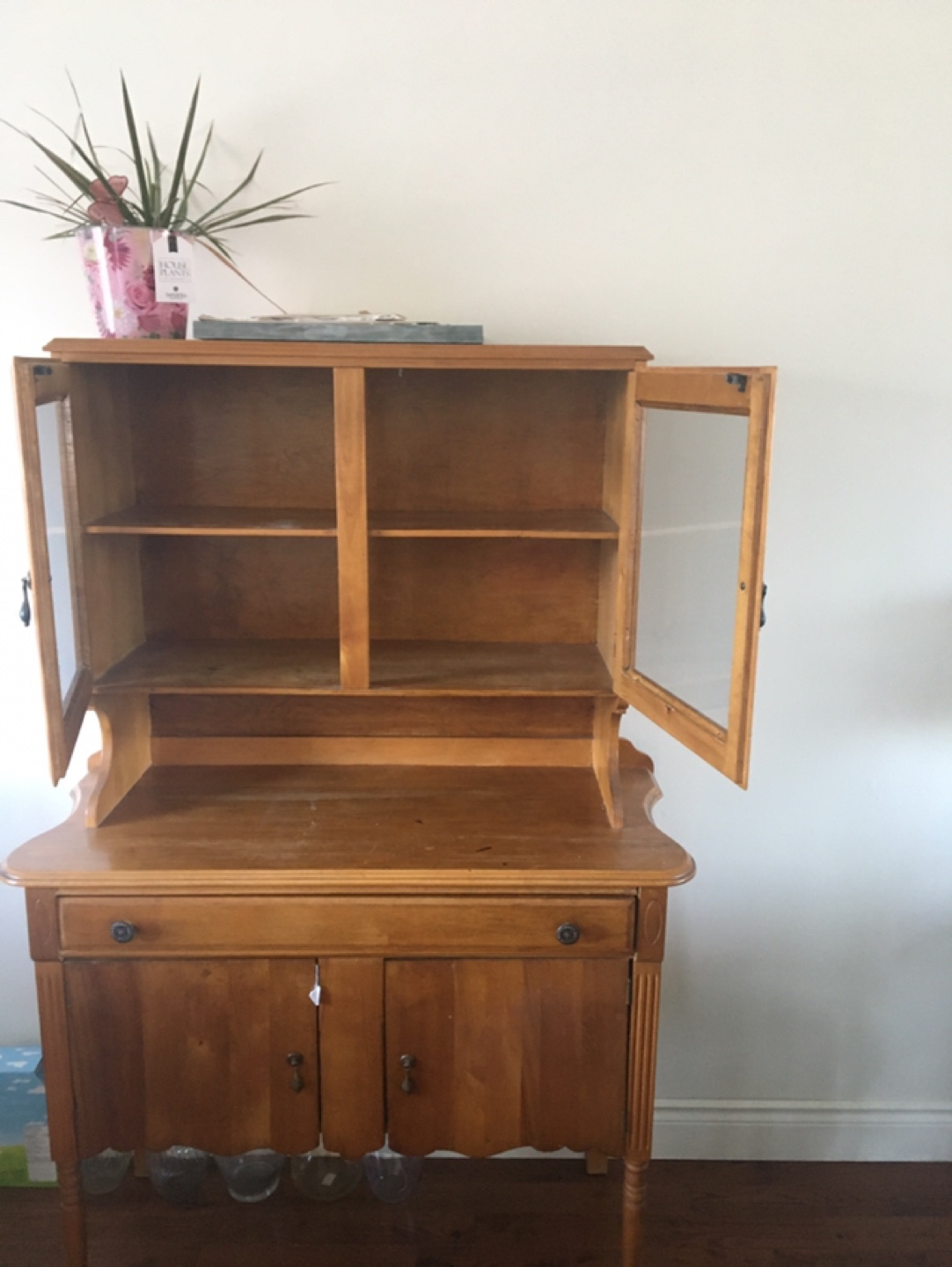 Vintage Wooden Hutch/China Cabinet - photo 2
