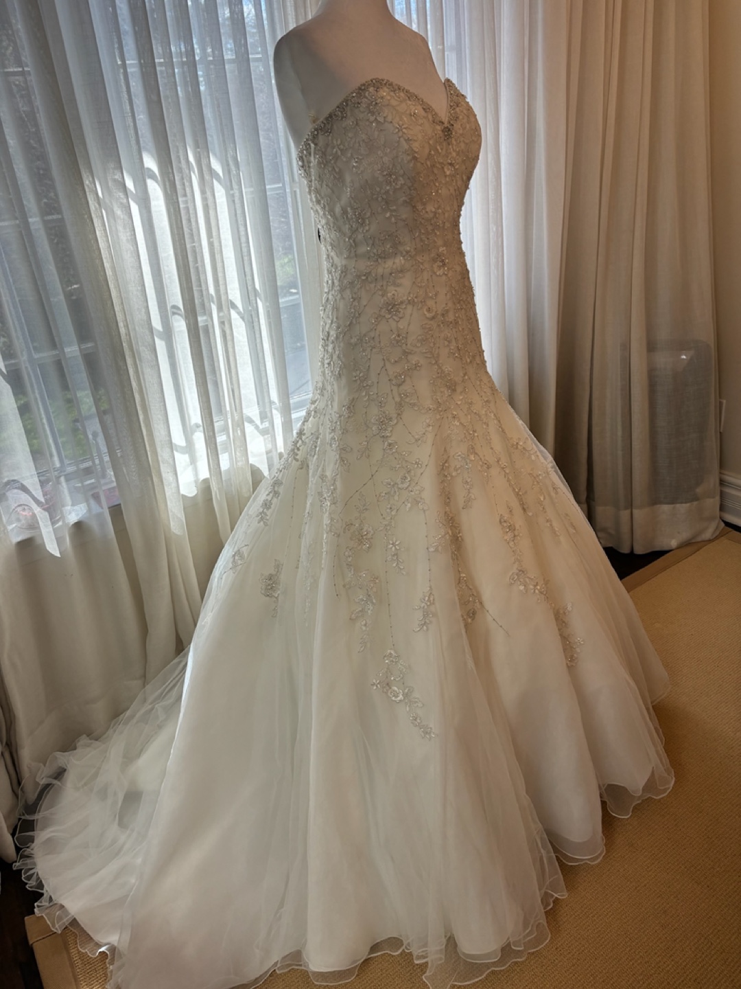 Stunning Beaded Wedding Dress - photo 3