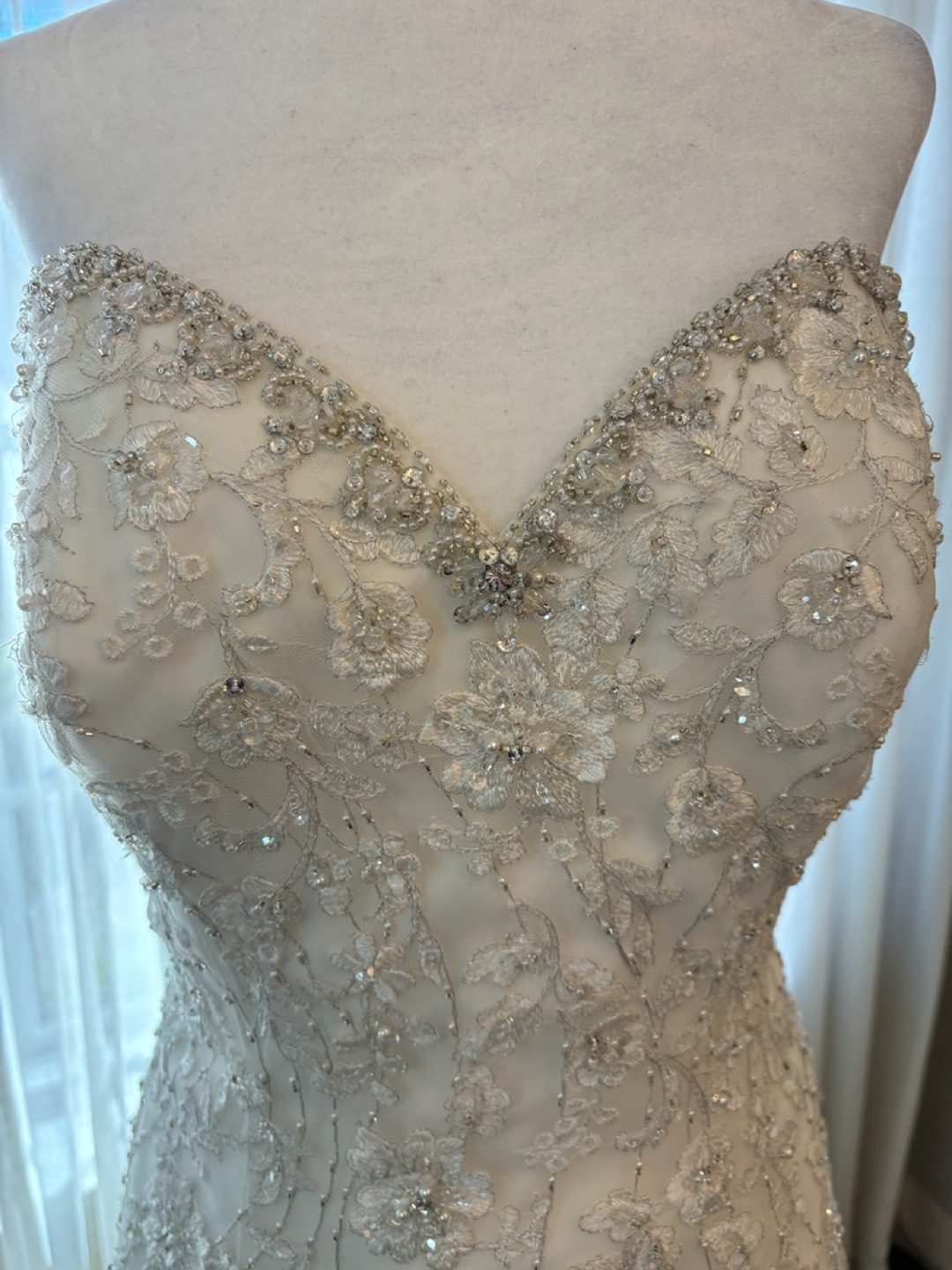 Stunning Beaded Wedding Dress - photo 2