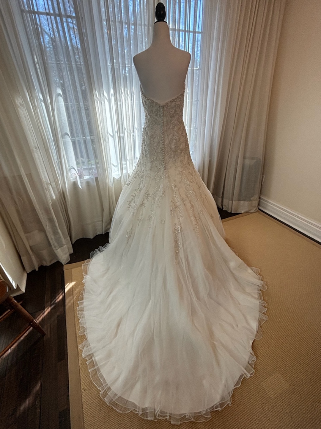 Stunning Beaded Wedding Dress - photo 5