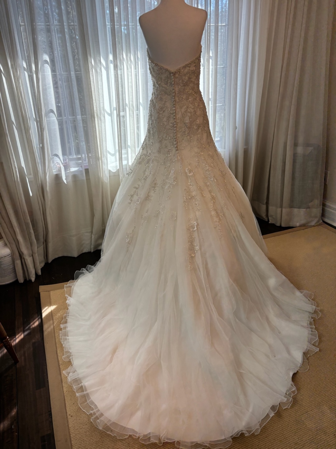 Stunning Beaded Wedding Dress - photo 4