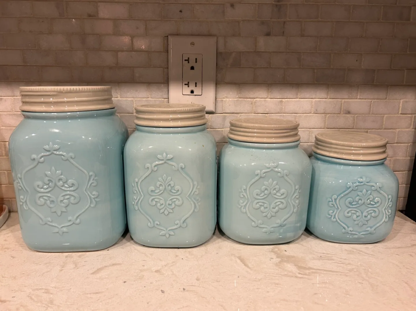 Set of four ceramic canisters image indicator(3)