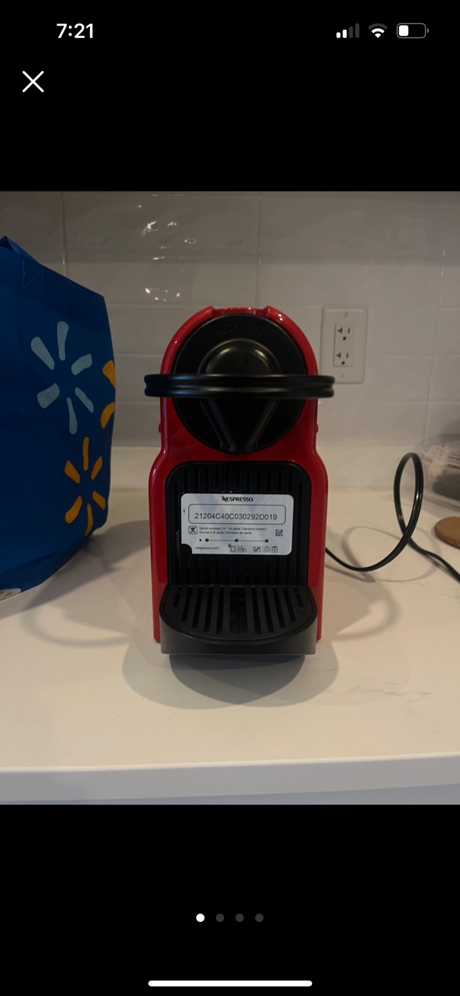Breville Nespresso Coffee Machine - comes wit pods
