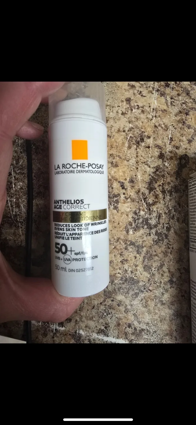 La Roche-Posay Anthelios Age Correct SPF 50 Sunscreen💚 image indicator(2)