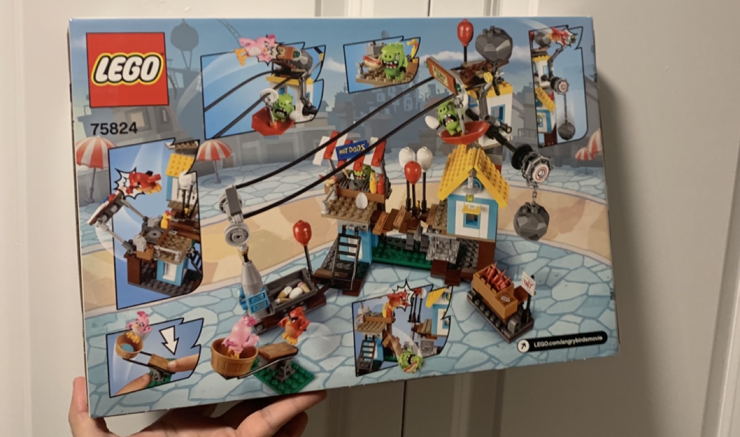 LEGO Angry Birds Movie Pig City Teardown 75824 - photo 2