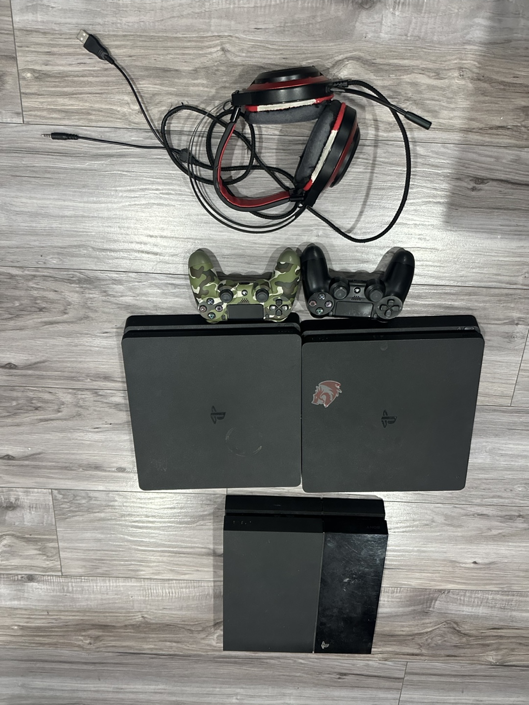 Gaming Headset & PlayStation 4 Controllers