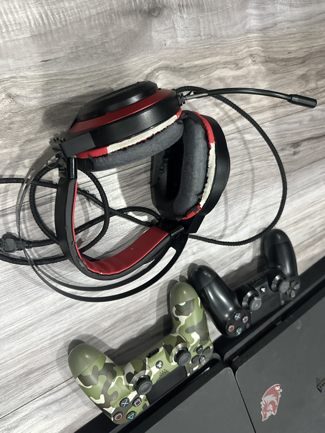 Gaming Headset & PlayStation 4 Controllers - photo 2