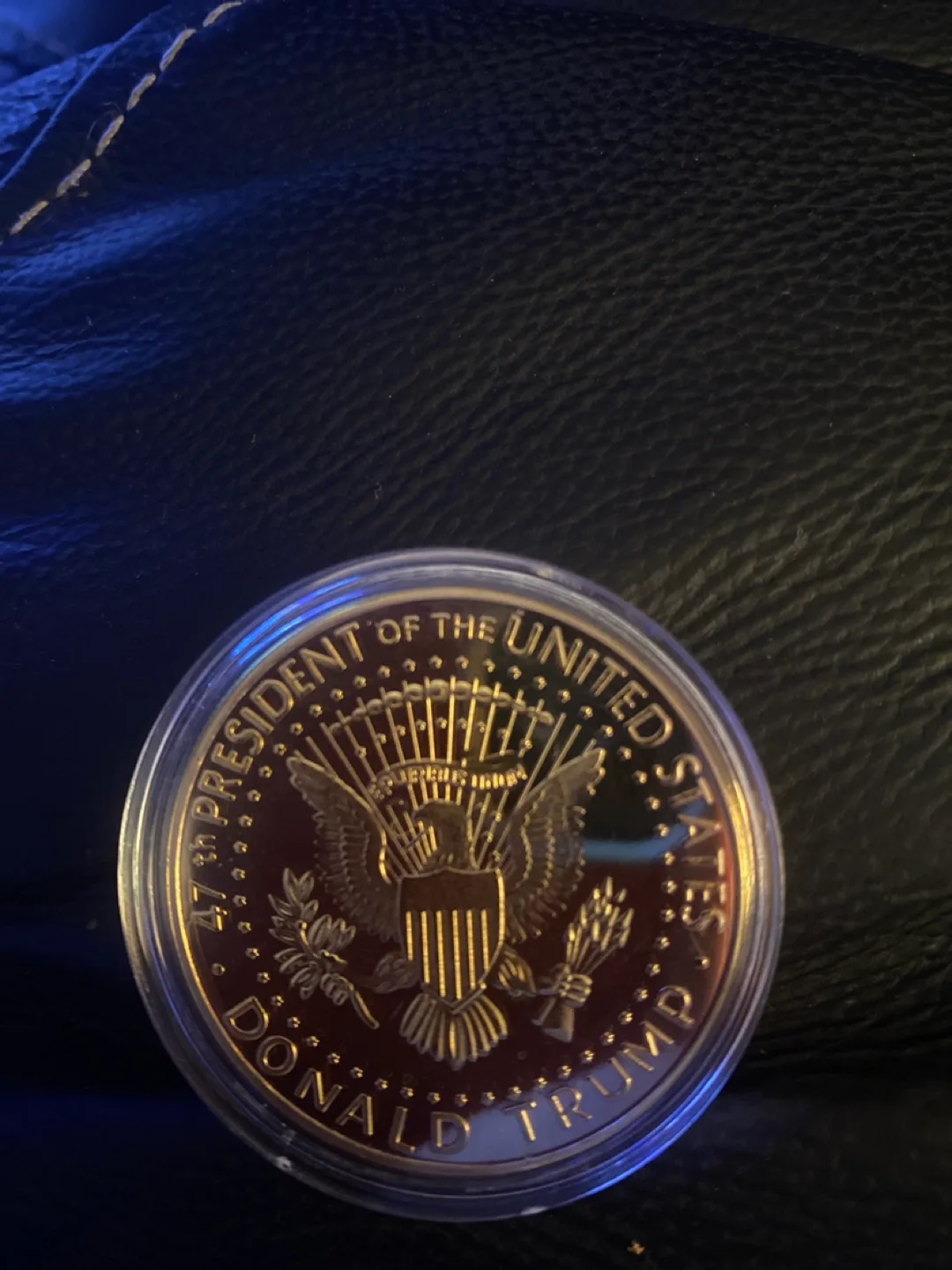 Donald Trump 45th President Commemorative Coin image indicator(2)