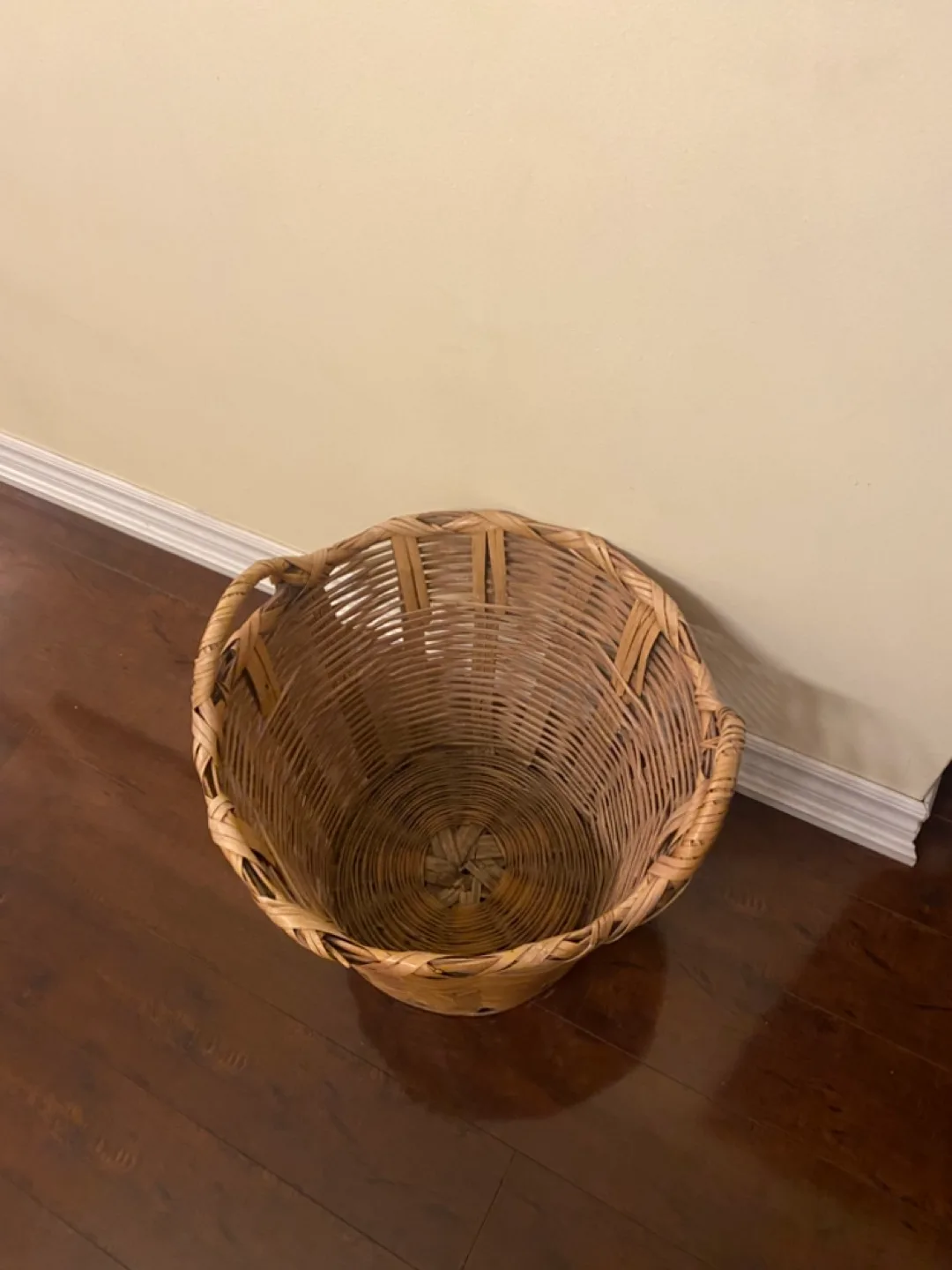 Large Wicker Basket with Handles image indicator(3)