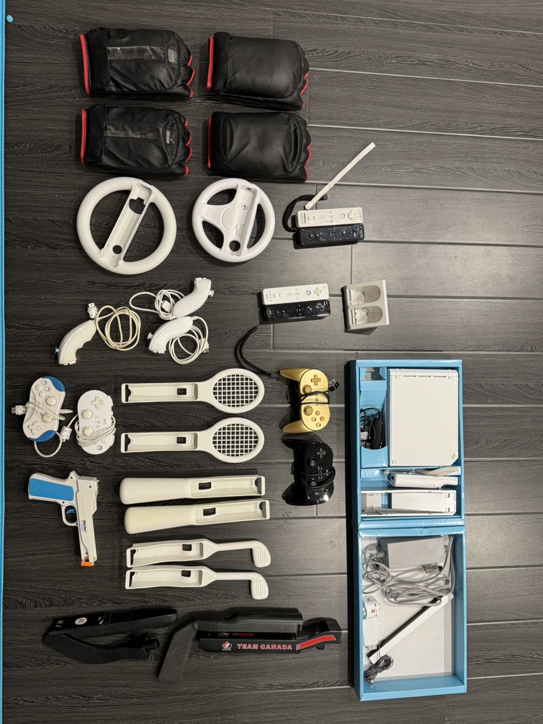 Nintendo Wii Console with Games and Accessories Bundle - photo 2