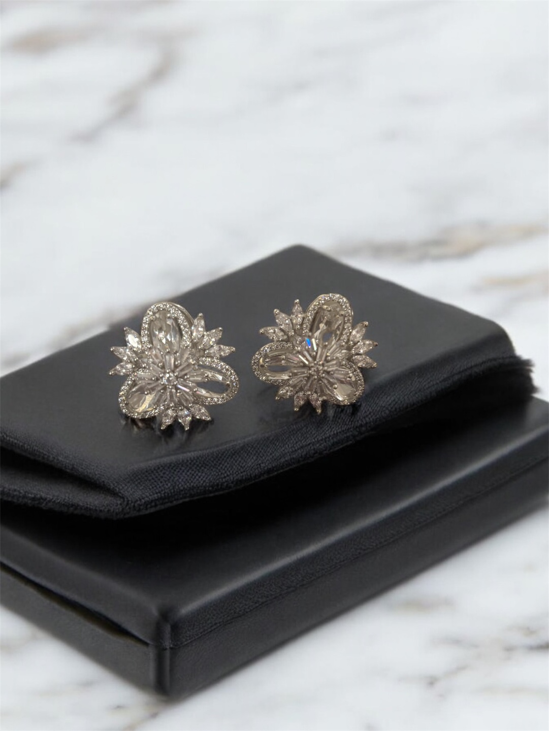 Stunning Crystal Flower statement earrings - photo 2