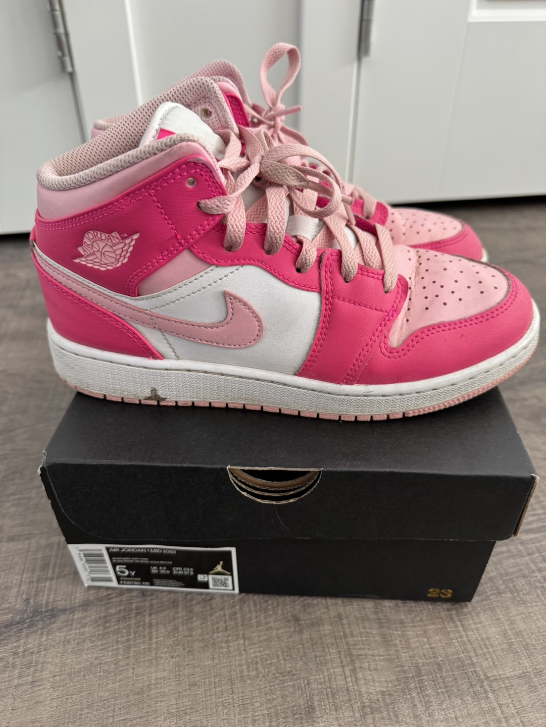 Air Jordan 1 Mid (GS) Size 5Y Pink - photo 2