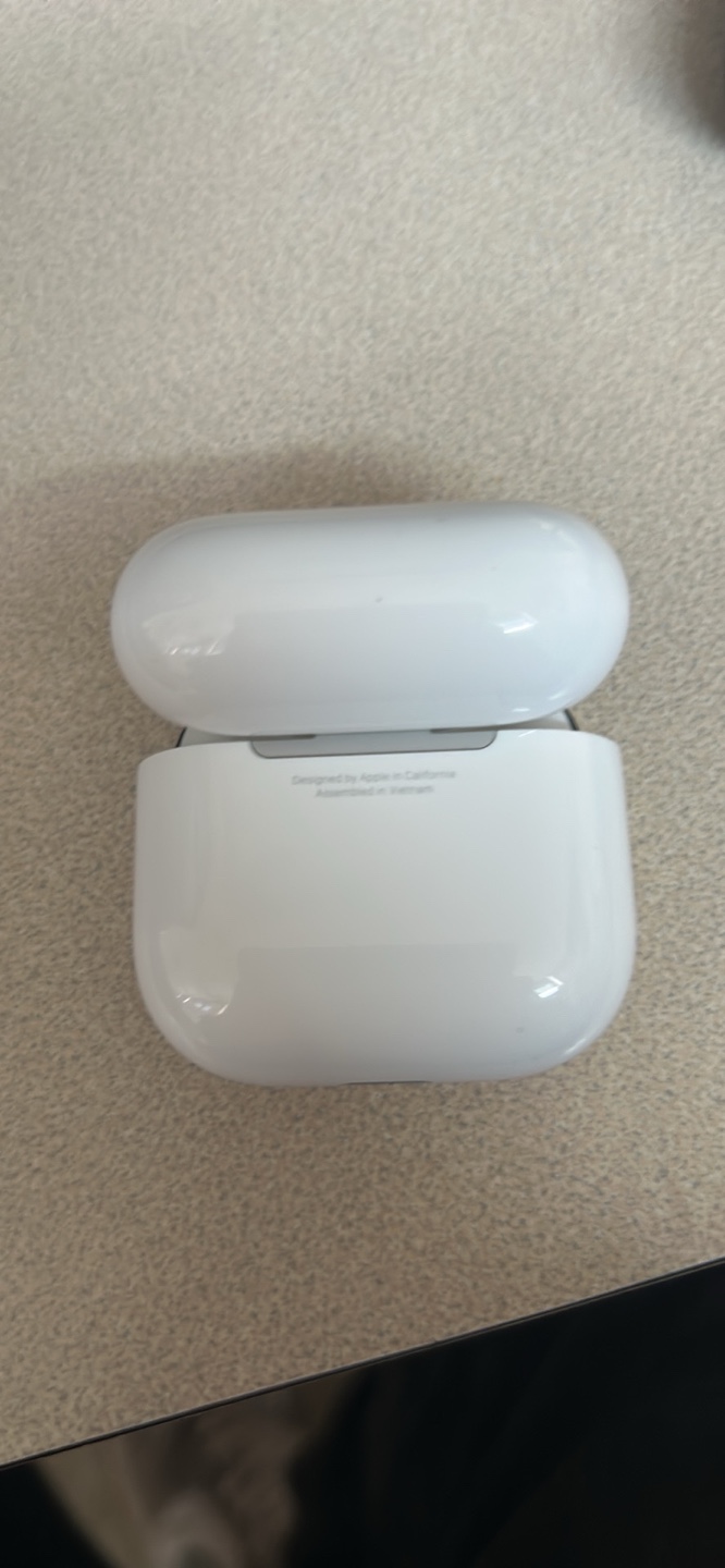 Apple AirPods 4 with Charging Case non noise canceling - photo 3