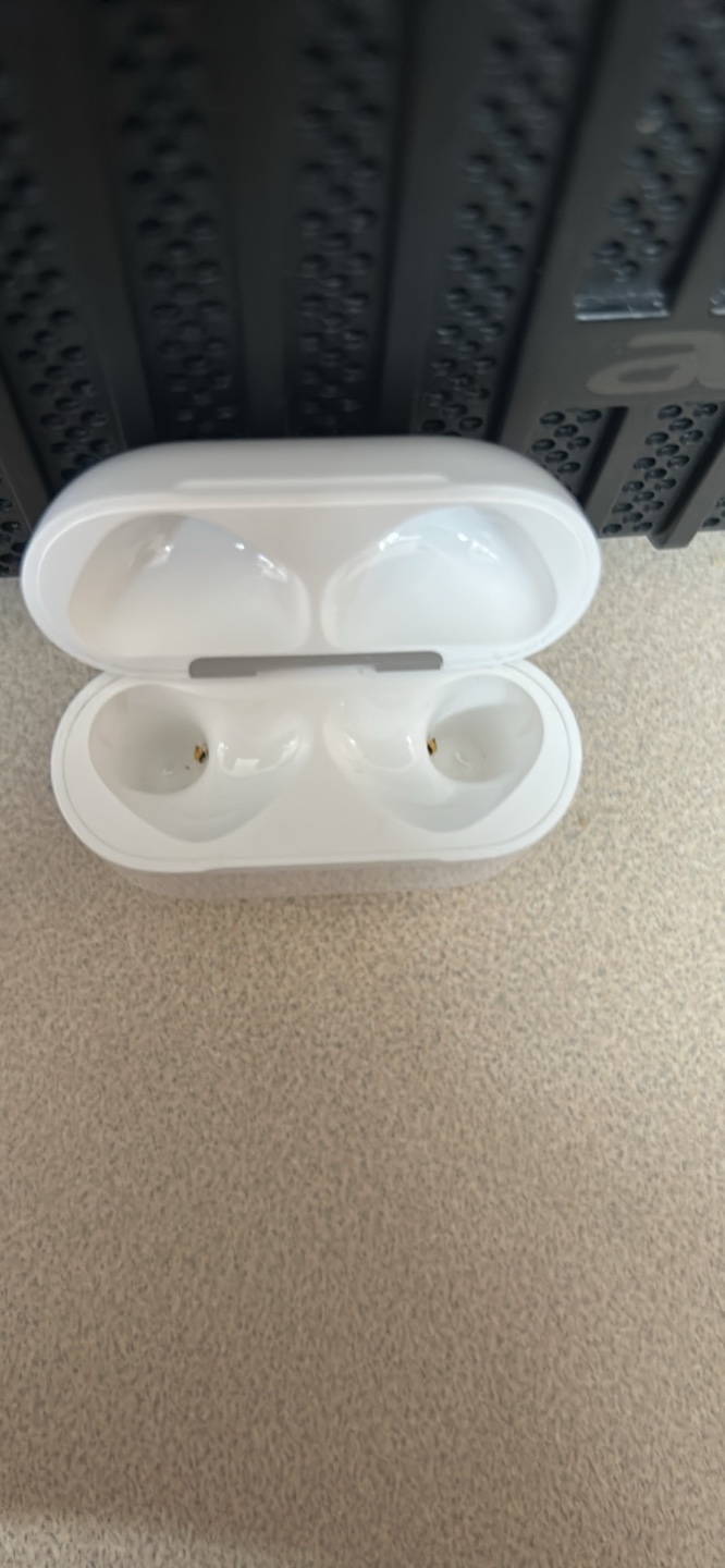 Apple AirPods 4 with Charging Case non noise canceling - photo 5