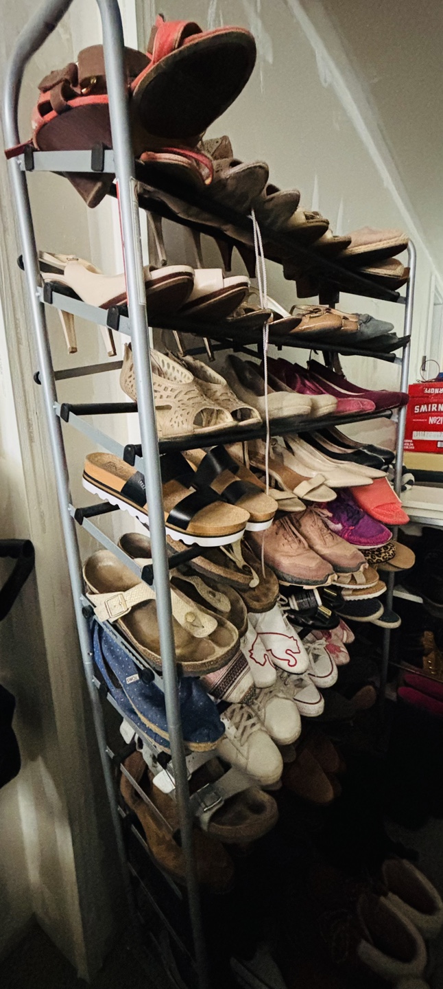 Shoe Rack holds 10 shelves of shoes - photo 2