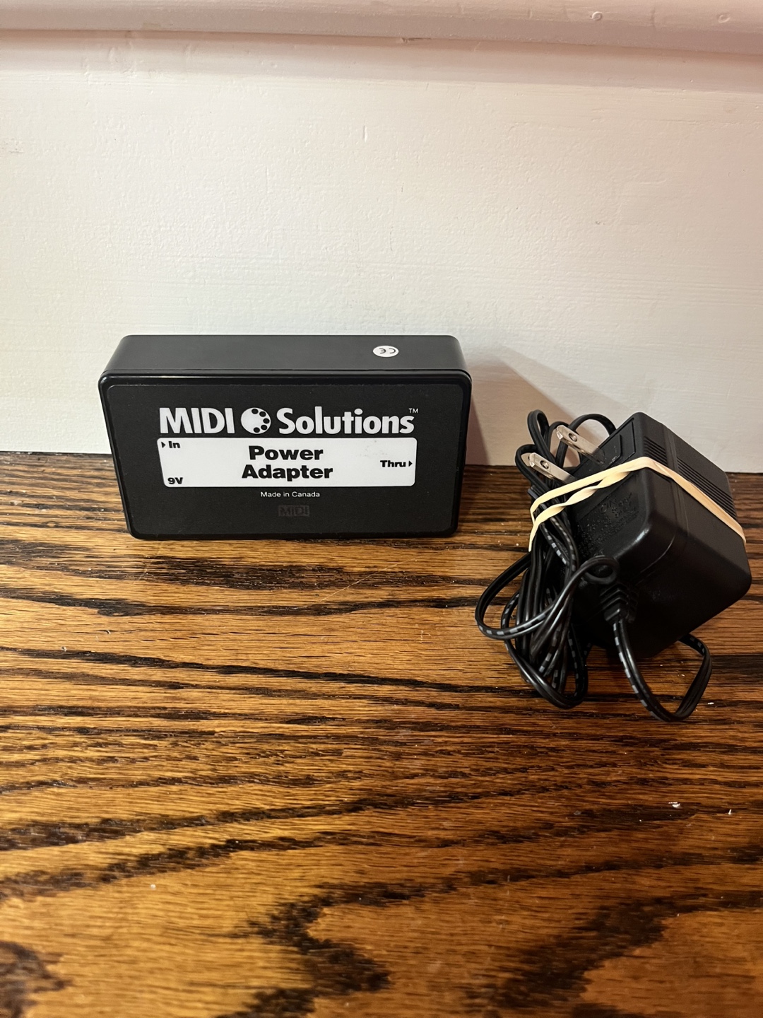 MIDI Solutions Power Adapter 9V