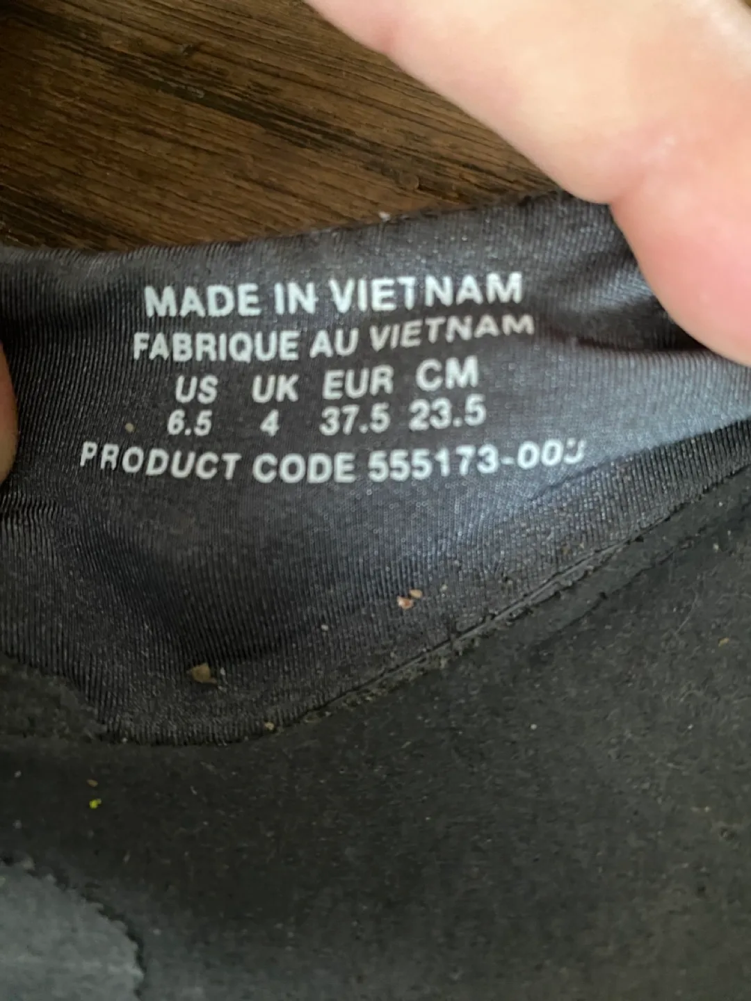 Women's Nike Slip-on Shoes - Size US 6.5 image indicator(3)