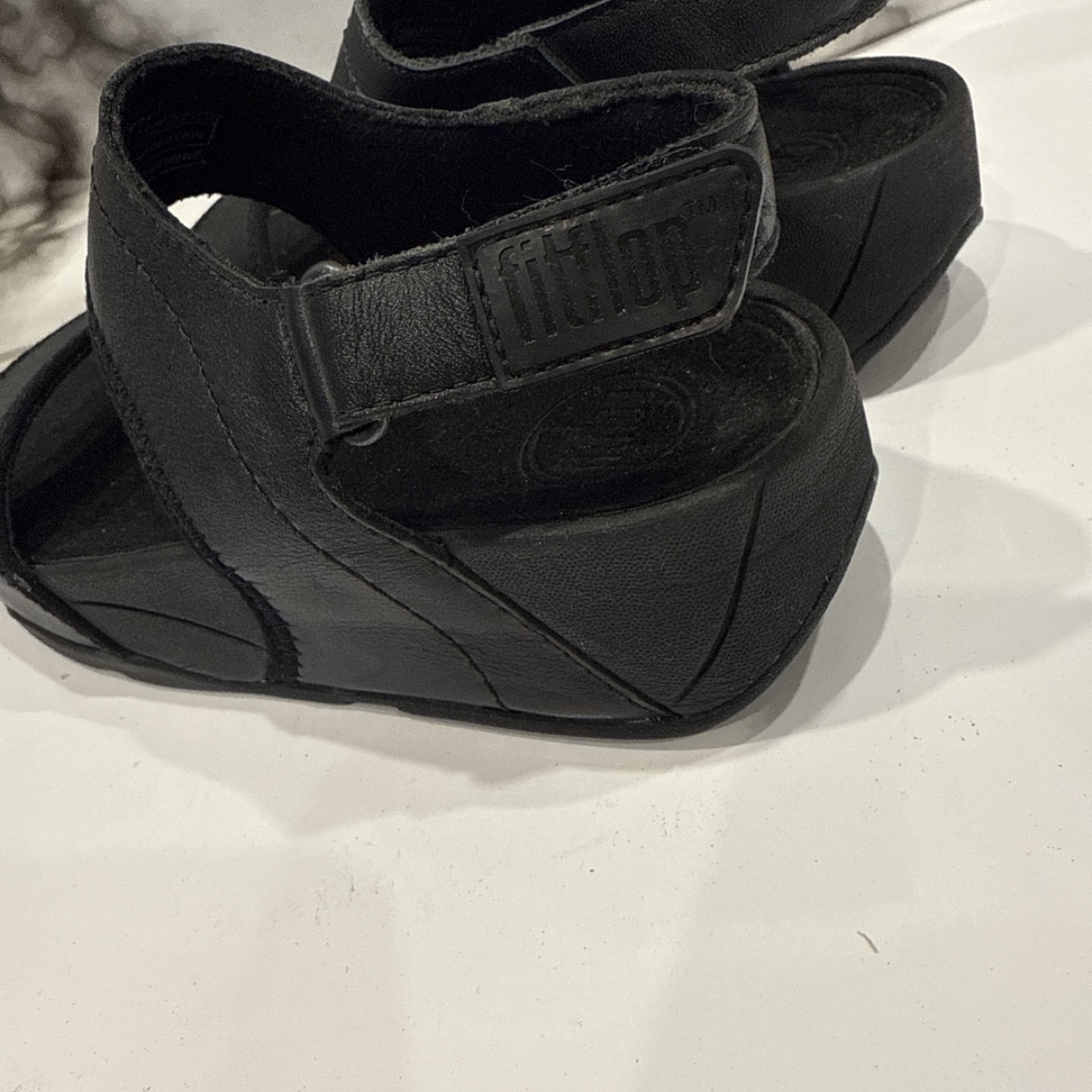FitFlop Women's Black Leather Sandals Size 6 - photo 4