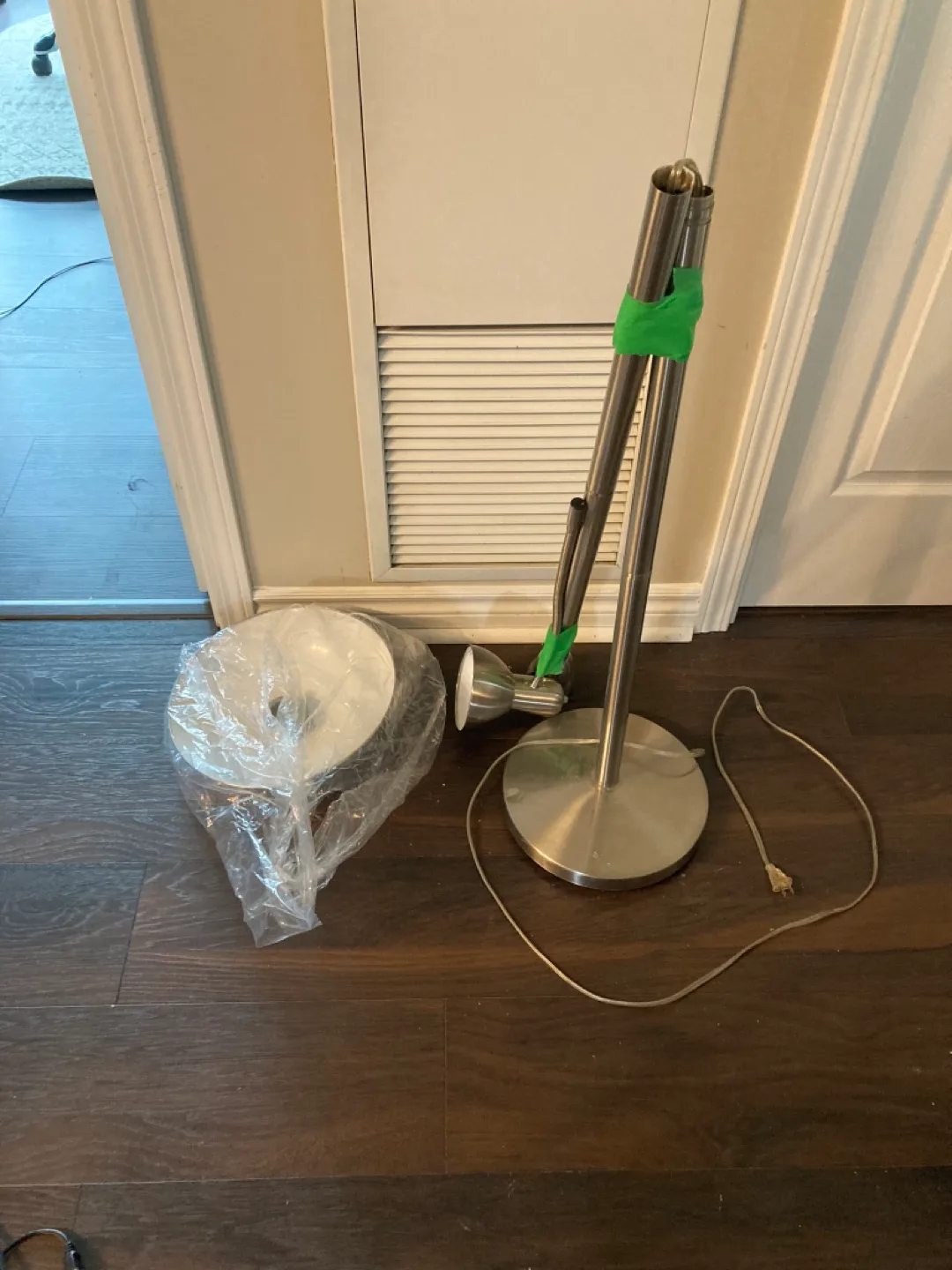 FREE Two-light floor lamp 💚 image indicator(2)