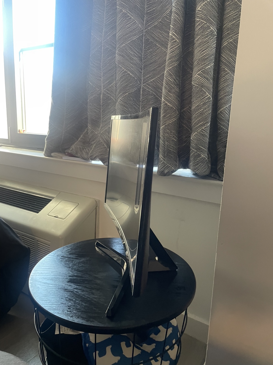 Samsung Curved Monitor - photo 2