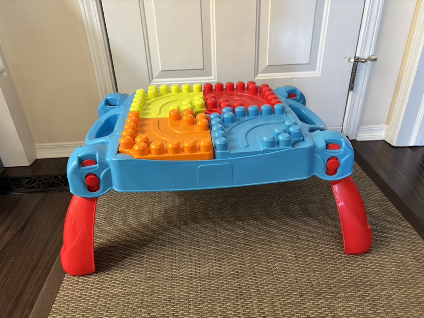 MEGA BLOCKS TABLE WITH BLOCKS