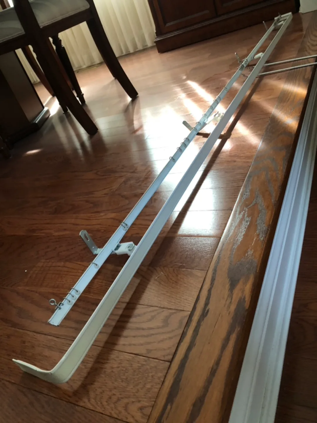 White Curtain Rod/Track 💚 image indicator(2)