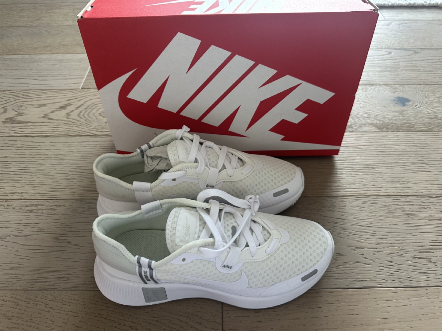 Nike Wmns Reposto Running Shoes Size 8