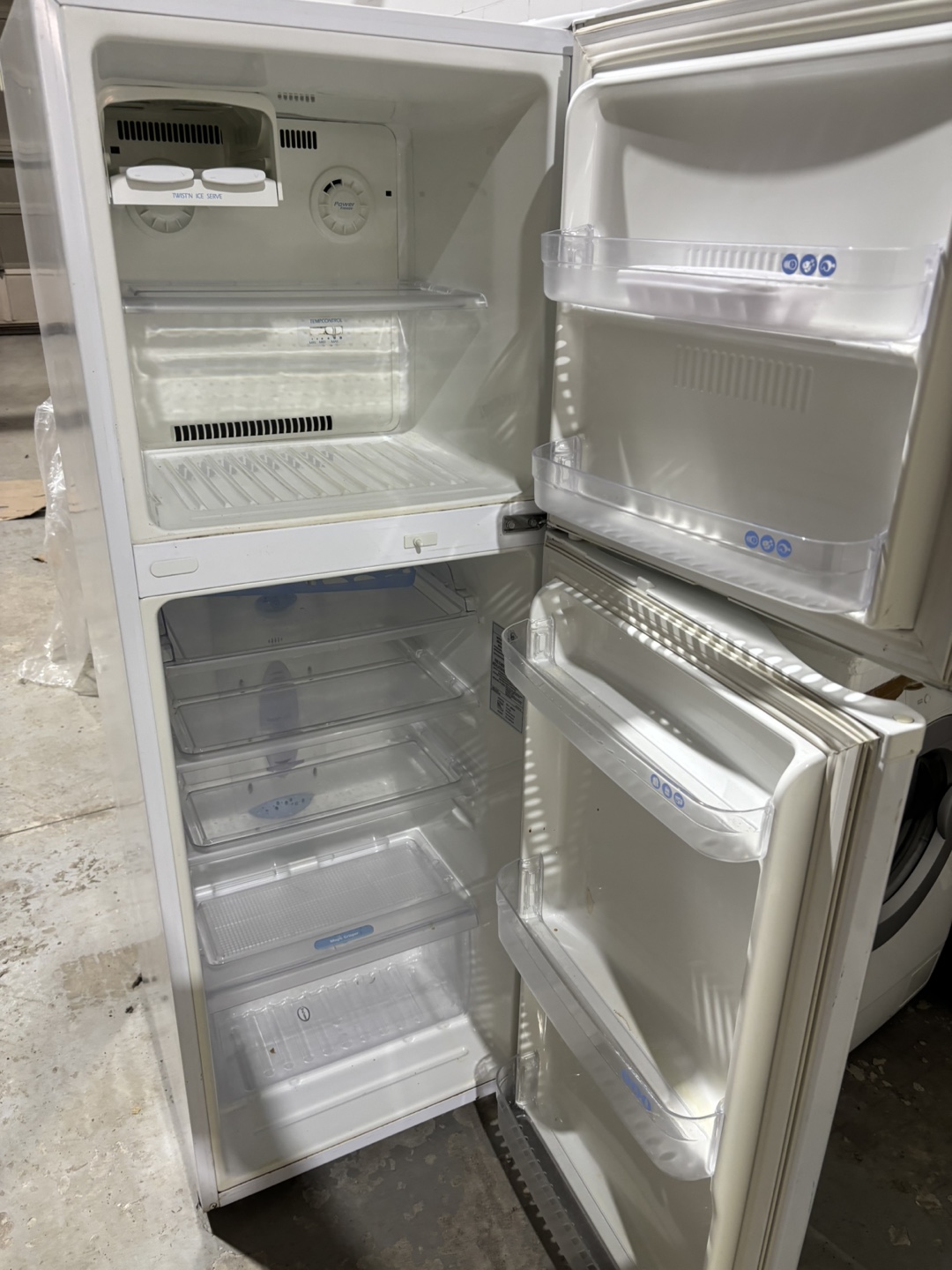 LG Top Freezer Refrigerator - photo 2