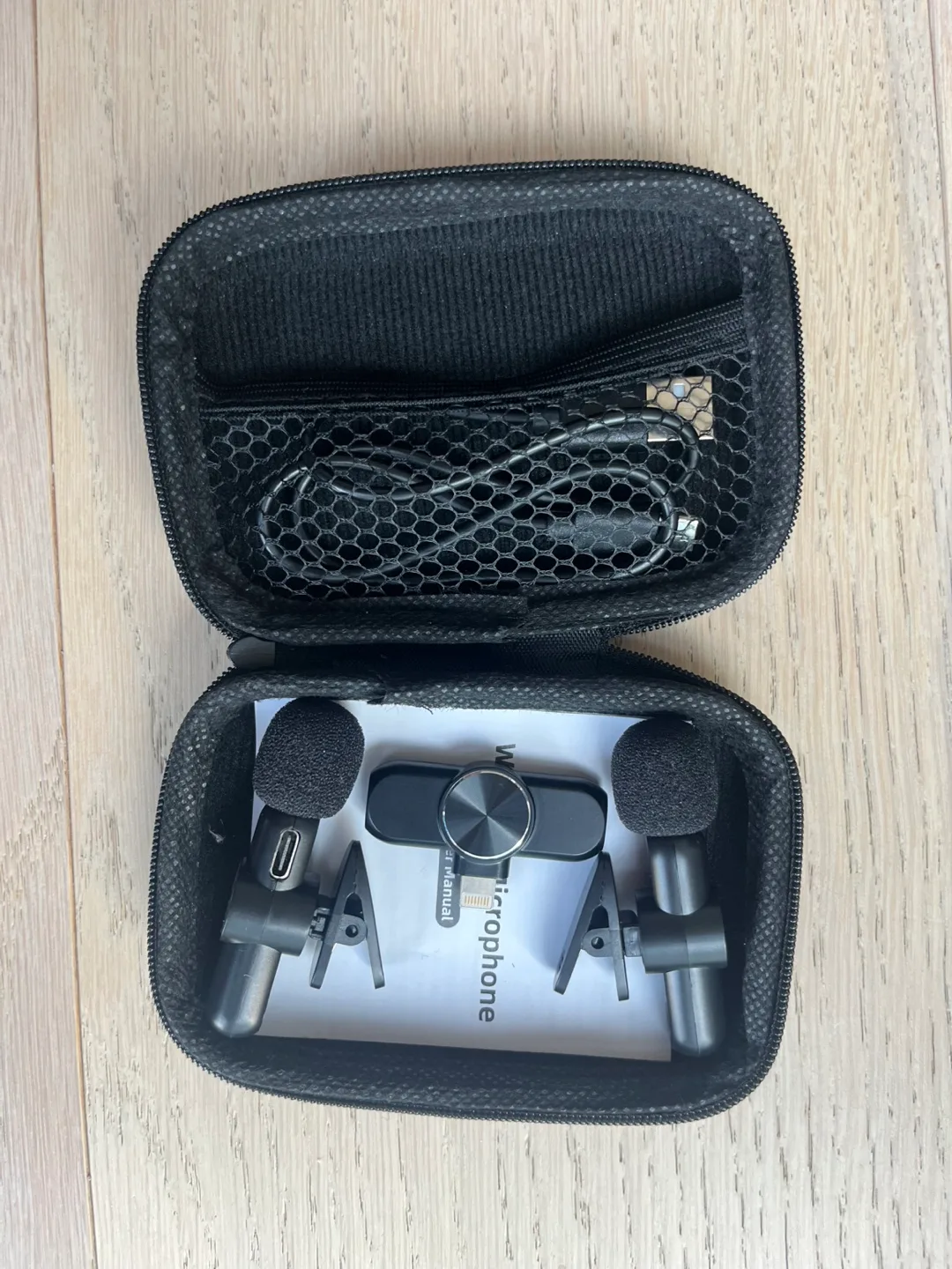 Wireless Lavalier Microphone Set with Carrying Case image indicator(2)