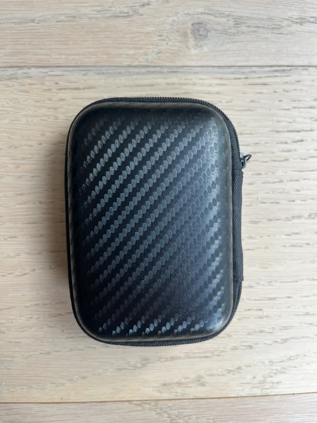 Wireless Lavalier Microphone Set with Carrying Case image indicator(3)