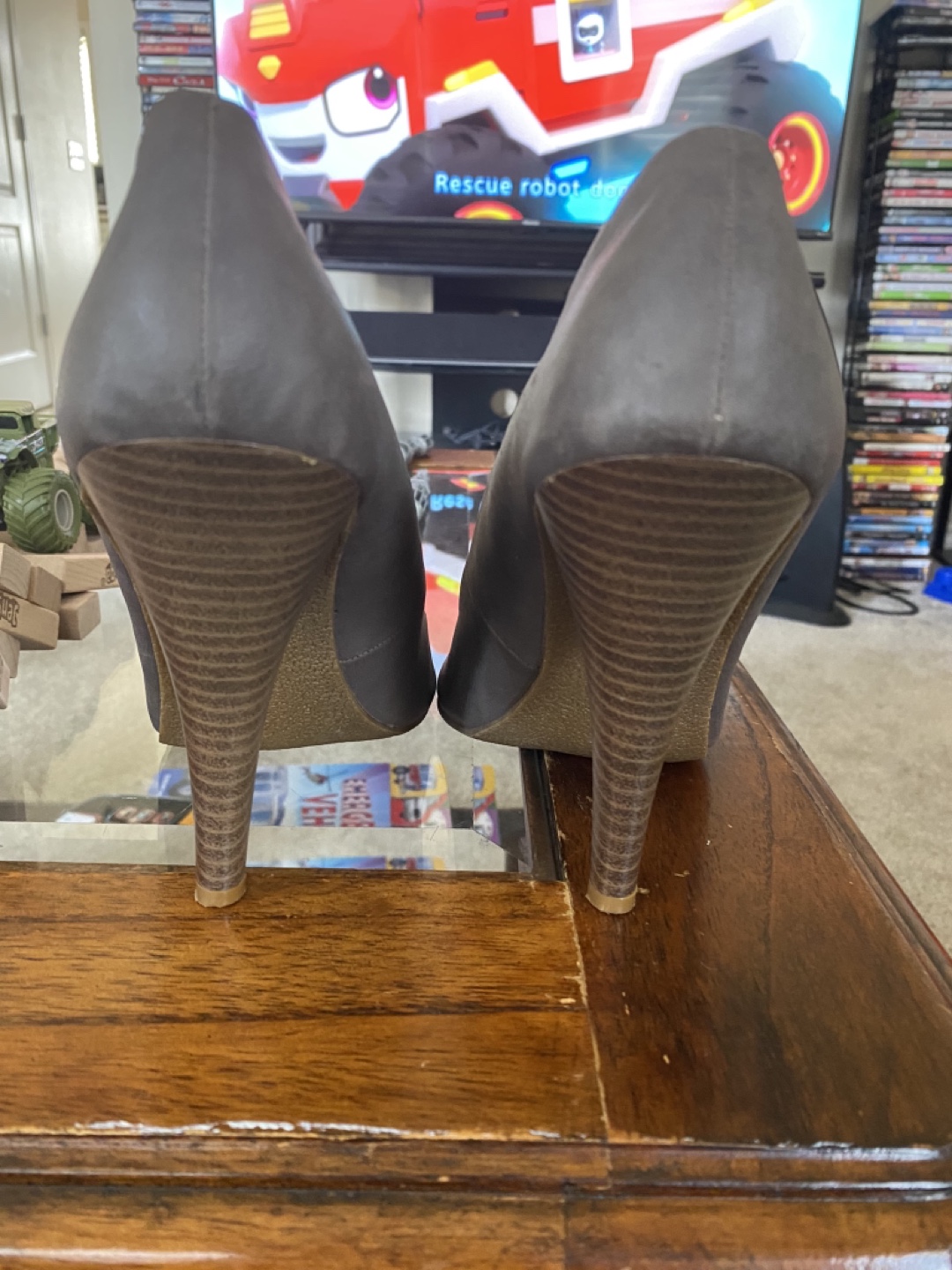Grey Heels Size 8 - photo 3