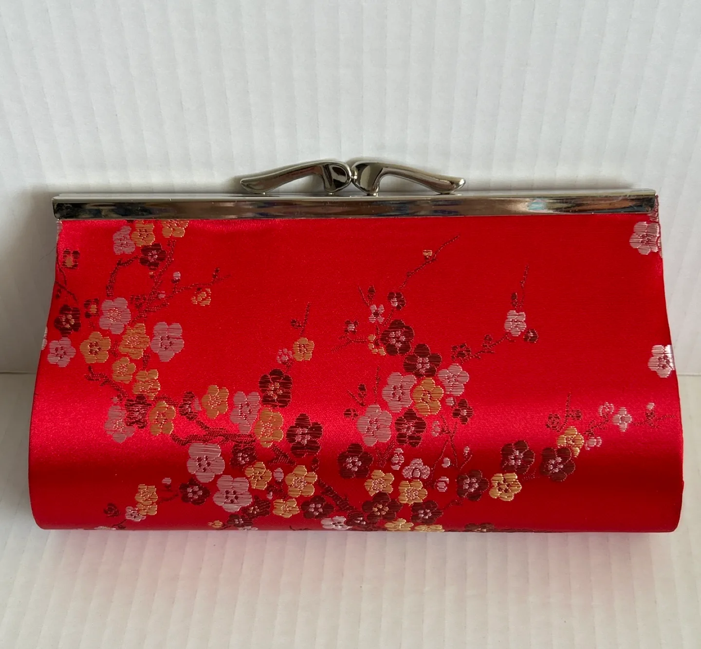 Asian-style Red Floral Clasp Purse with chain image indicator(2)