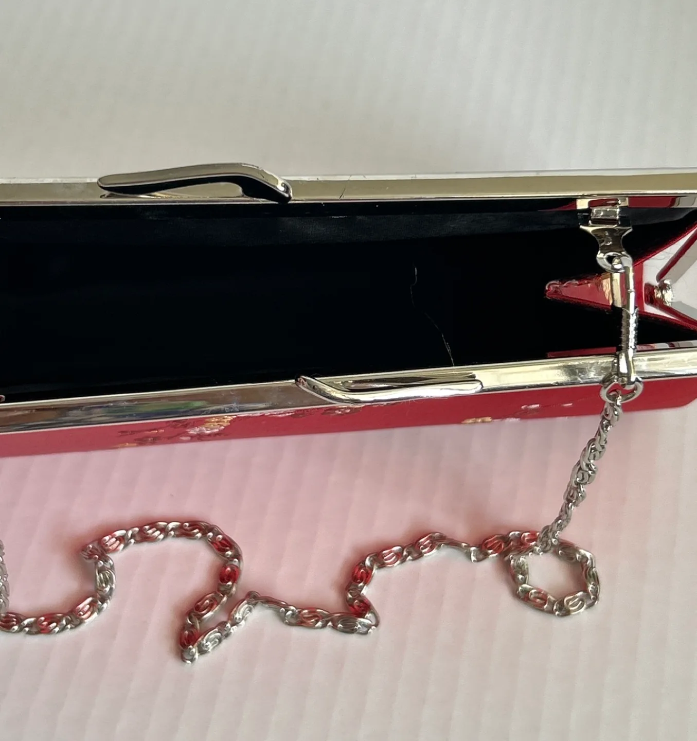 Asian-style Red Floral Clasp Purse with chain image indicator(6)