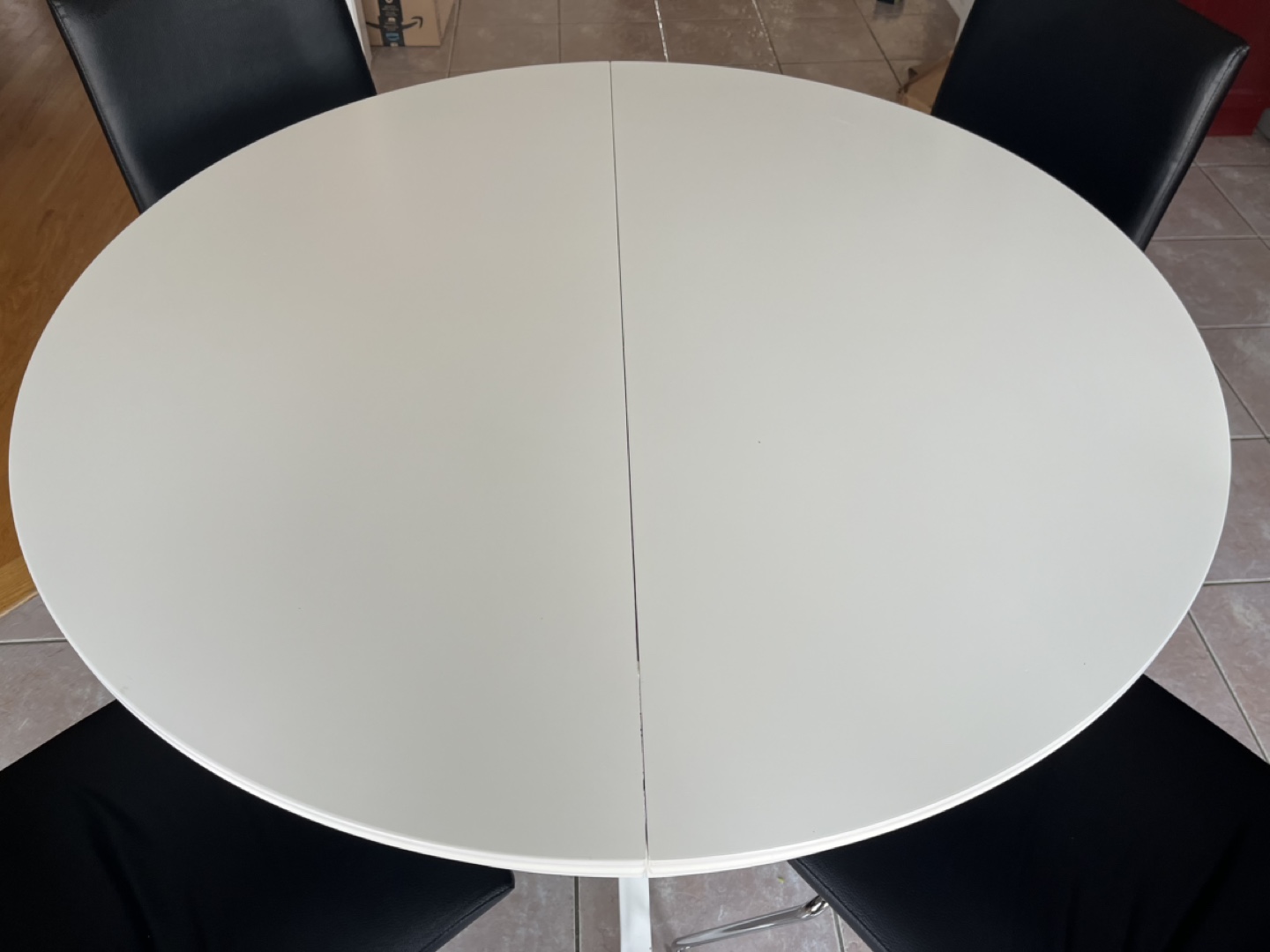 White Round Extendable Dining Table - photo 2