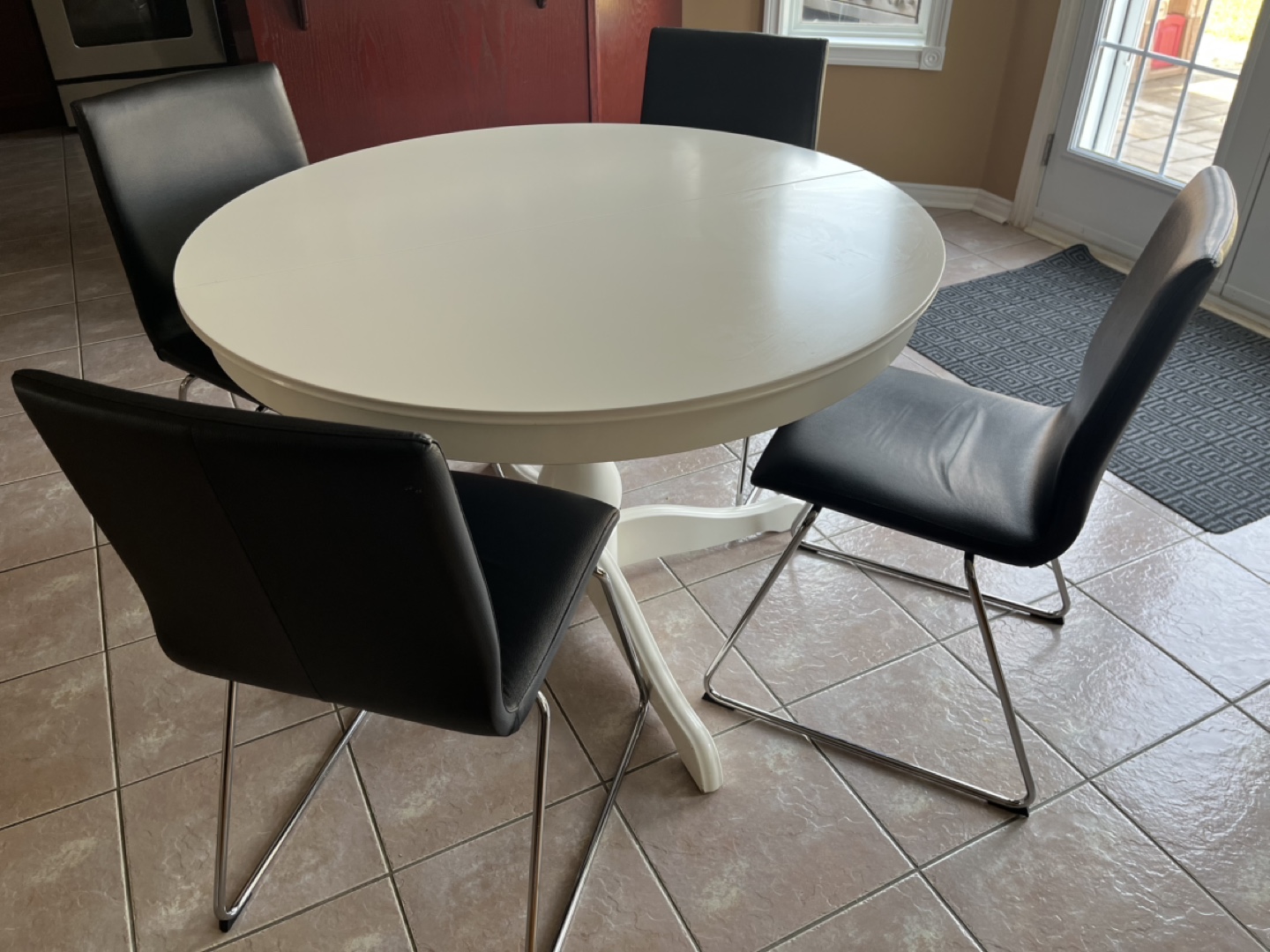 White Round Extendable Dining Table