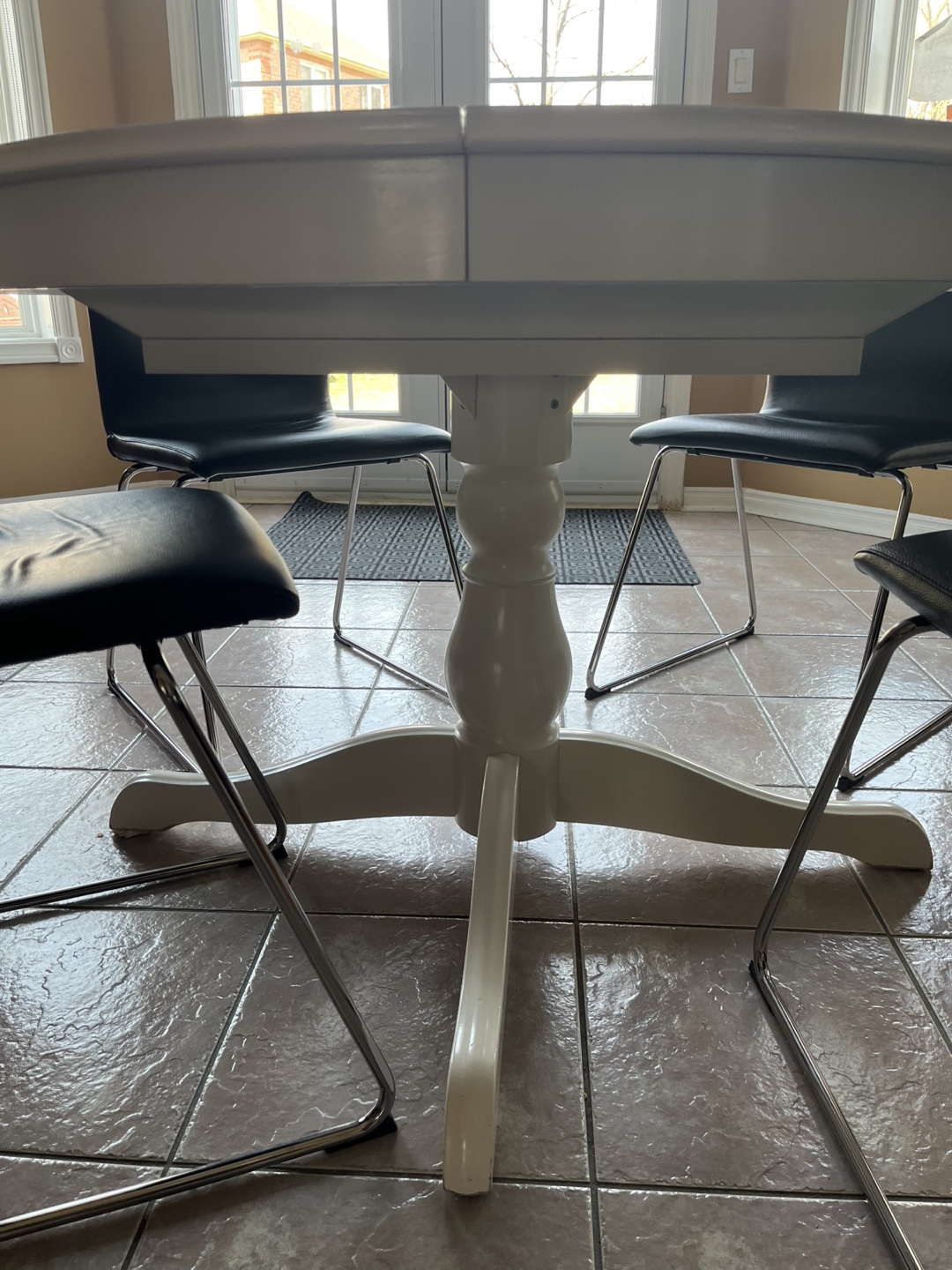White Round Extendable Dining Table - photo 3
