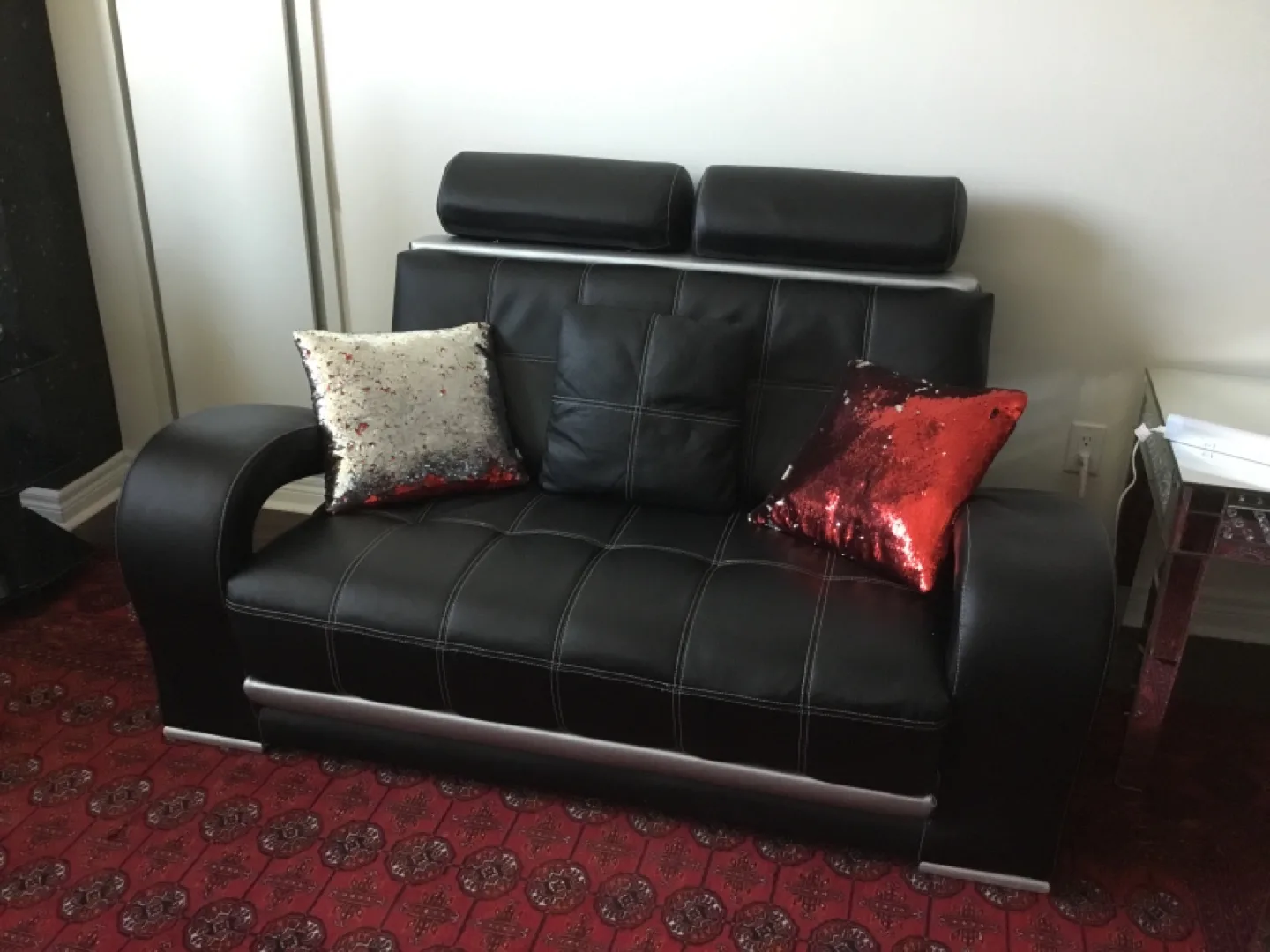 Modern Black Leather Sofa and Loveseat Set image indicator(3)