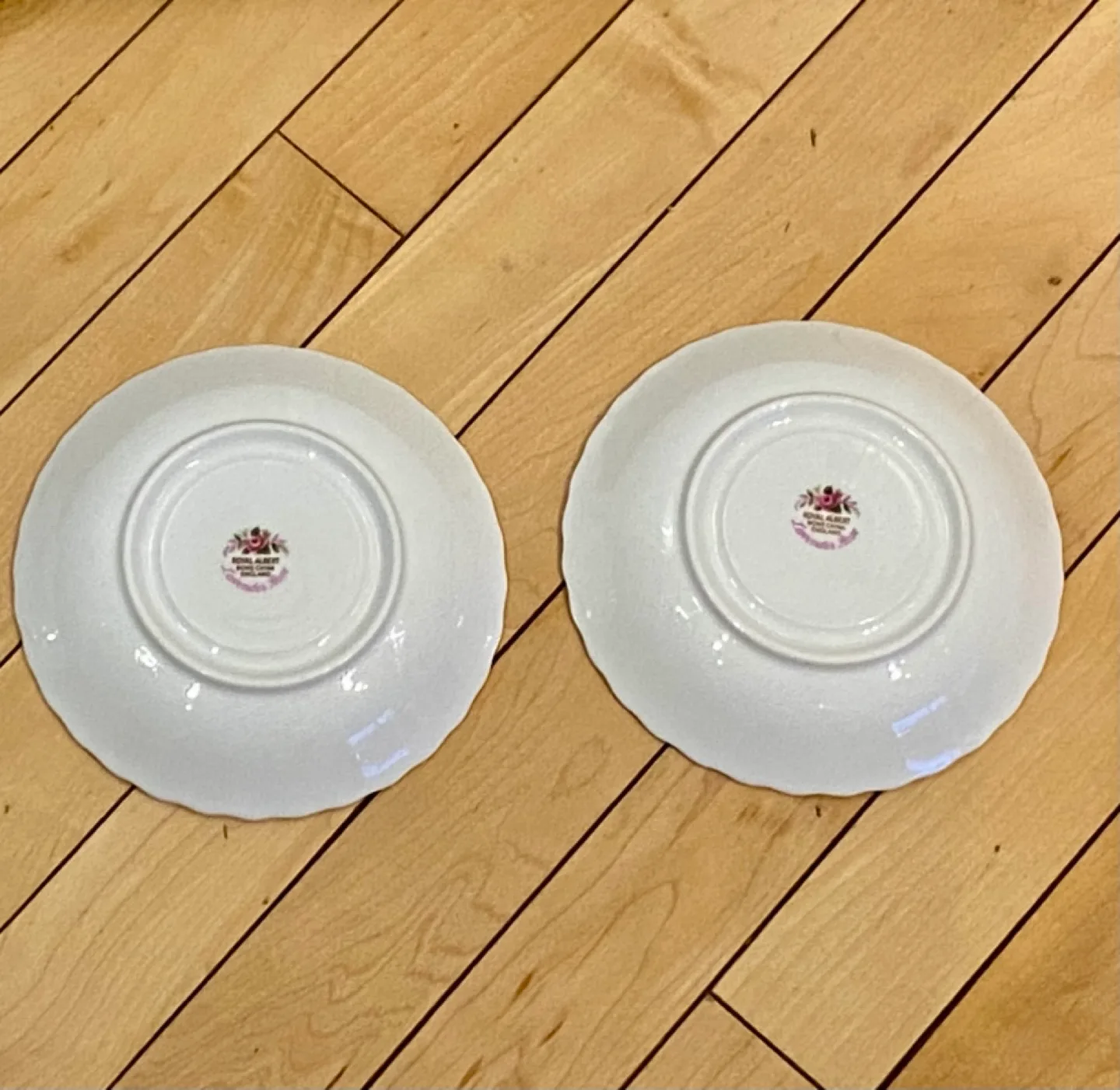 💚 Pair of vintage Royal Albert Old Country Roses saucers image indicator(2)