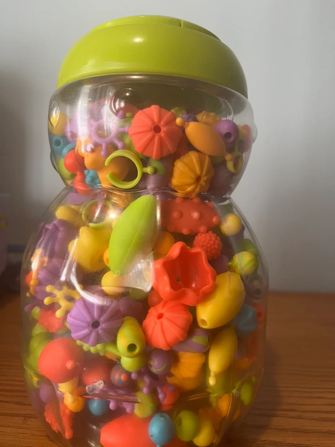 Girls craft Colorful Bead Set in Storage Container thumbnail