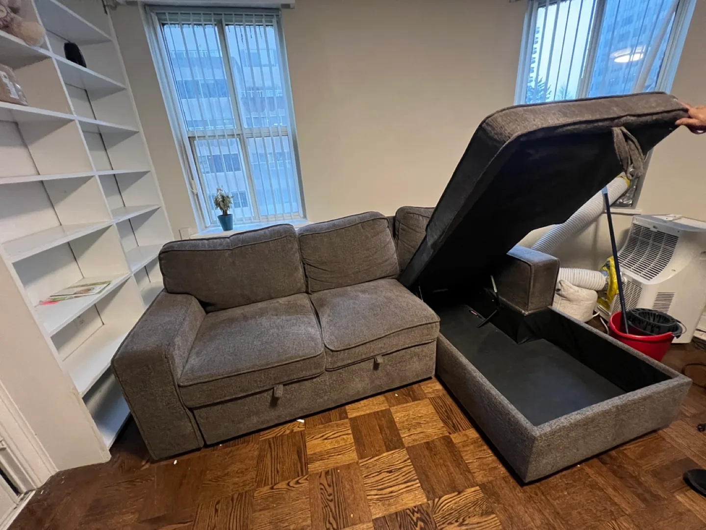 Ultra-Comfy Grey Sectional Sofa with Chaise & Serta Pull-Out image indicator(3)