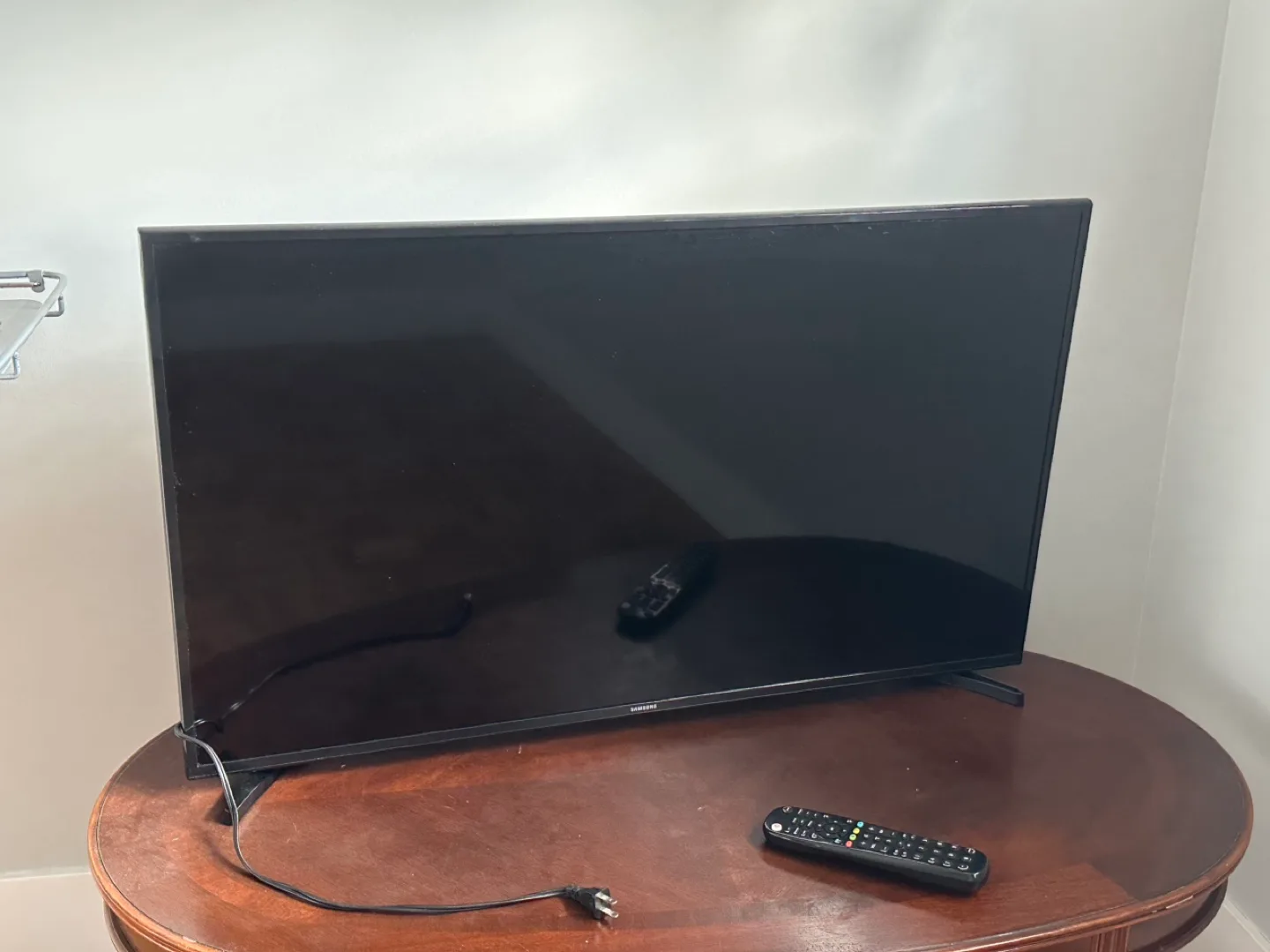 Samsung 44-inch Smart TV image indicator(3)