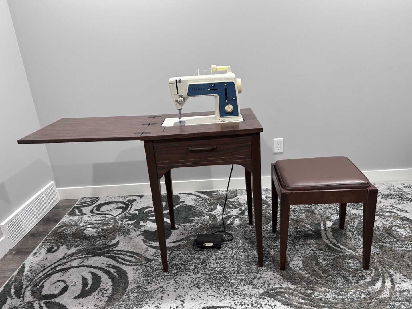 Vintage Singer Sewing Machine with Cabinet and Stool - photo 4